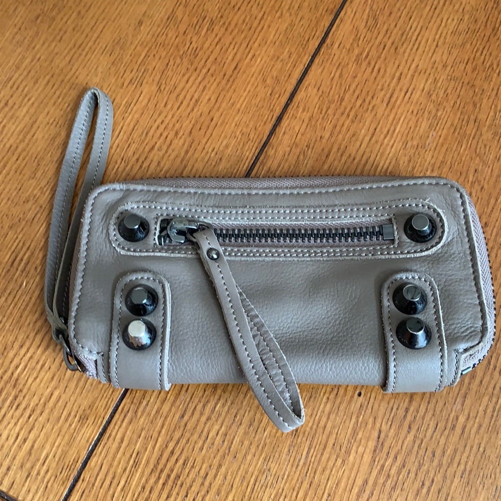 Linea Pelle Dylan wristlet wallet